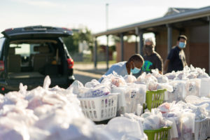 Junior League of Austin Members Volunteer at a FIT Summer Distribution Day