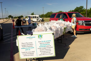 Junior League of Austin Members Volunteer at a FIT Summer Distribution Day